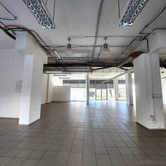 PRENÁJOM-Obchodné priestory 335 m2 s výkladmi do ulice-BA II
