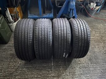 Predám 215/50r17 barum