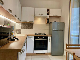 Kompletne prerobený 2-izbový byt s balkónom, Komárno