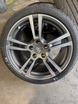 Predám sadu PNEU - PORSCHE 911