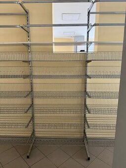 Zariadenie na 300 metrový obchod s textilom