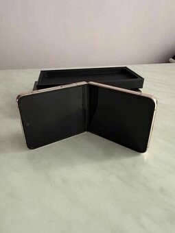 Samsung Galaxy Z Flip 4 GOLD 128gb, ako nový