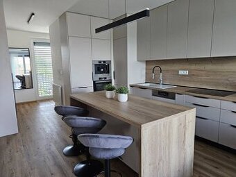 Prenajmeme nadštandardný 3-izbový byt, Kollárova ulica, Vráb