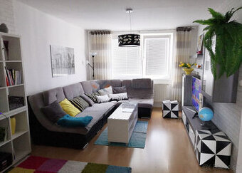 Predaj: Pekný 4-izbový Byt s Balkónom na J. Hollého, Michalo - 1