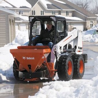 Predám posypové zariadenie na soľ zn. Bobcat.