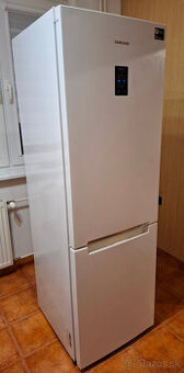 kombinovaná chladnička s mrazničkou SAMSUNG RB33J3215WW