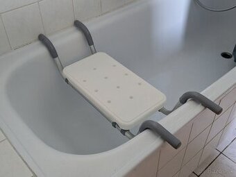 Sedadlo / lavica do vane