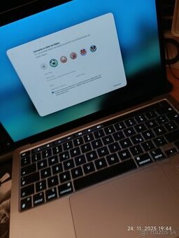 MacBook air 13 pro 8gb RAM, 8jadro 256disk