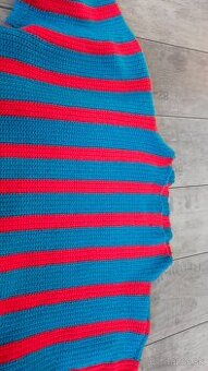 Ručne háčkovaný sveter