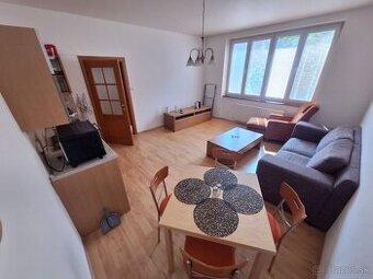 Zariadený 2-izbový byt s balkónom v Žiline na Moyzesovej ul.