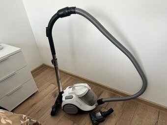 Vysávač Rowenta 900w