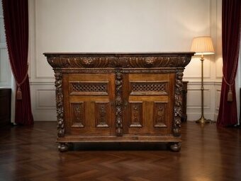 Starožitná neorenesanční skříň