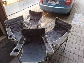 Sada kempingových skladacích stoličiek s držiakom na nápoj (