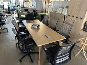 prodám jednací stůl 200 x 90 cm s masivními dubovými nohami