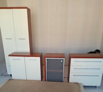 Nabytok 4ks 150€