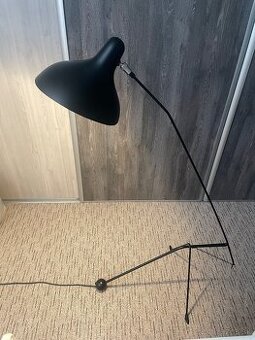 Podlahová lampa v štýle Serge Mouille
