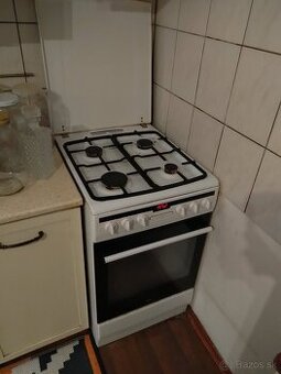 Predám plynový sporák s elektrickou rúrou