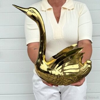 Krásná žardiniéra ve tvaru labutě