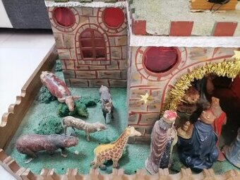 Predam robený betlehem.