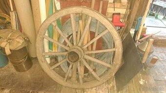 Stare koleso z voza povodny stav