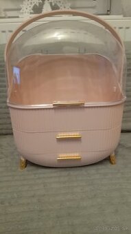 Organizer na kozmetiku