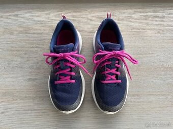 dievčenske tenisky Skechers vo vybornom stave, velkost 38