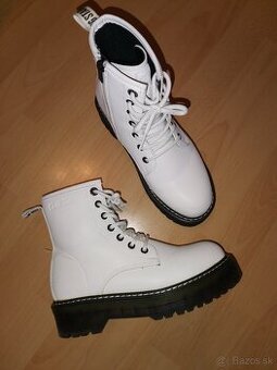 Damske biele čižmy Big Star