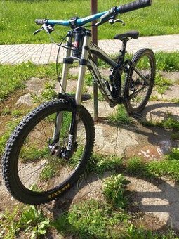 Zjazdový bicykel