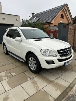 Mercedes-Benz ML320 - 1