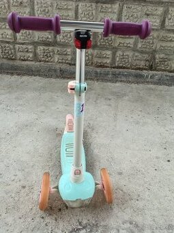 Detská kolobežka dievča