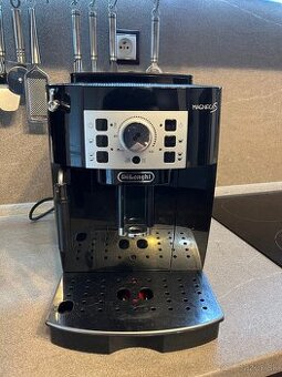 Kávovar DeLonghi Magnifica S