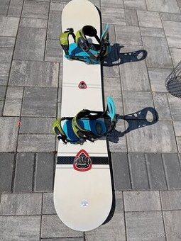 Predám snowboard.