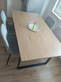 Kuchynský stôl plus stoličky