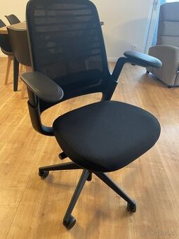 Ergonomická kancelárska stolička