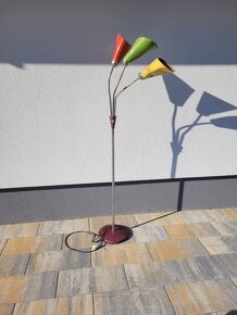 Stojata retro lampa