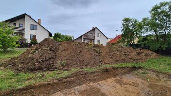Darujem hlinu za odvoz