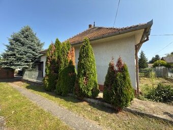 Starší 4 izbový rodinný dom Hamuliakovo - PREDAJ