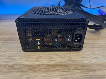 Corsair RM750 80+ Gold modulárny zdroj