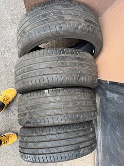 205/40 R17