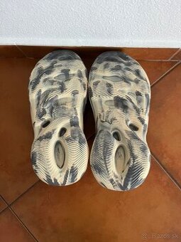 YEEZY FOAMRUNNERS CAMOUFLAGE 40,5