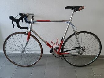 Cestný bicykel