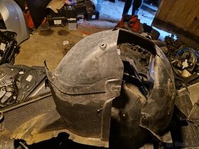 Prodám predni plastové podbehy golf 5