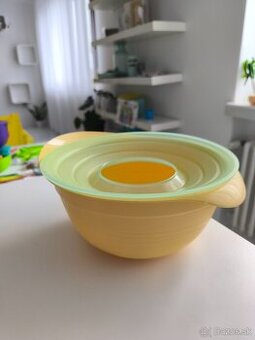 Tupperware pomôcka na šľahanie a miešanie