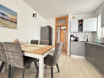 Moderne zariadený 3-izb. apartmán, Novalja / Chorvátsko