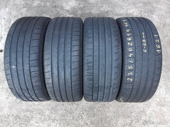 235/40 ZR19  -letné Bridgestone