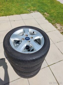 Alu disky s letnymi pneu na Ford Fiesta