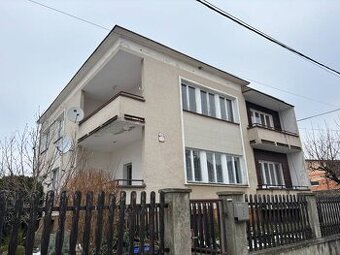 Na predaj 4-izb. byt s pozemkom a výhľadom na Trenčiansky hr