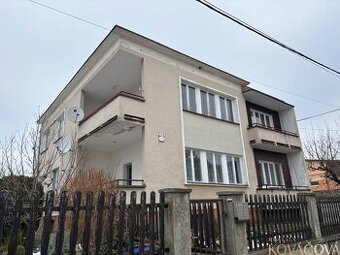 Na predaj 4-izb. byt s pozemkom a výhľadom na Trenčiansky hr
