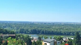 Stavebný pozemok s výhľadom na Dunaj, Karpaty a Rakúsko – Kr