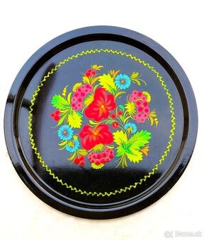 Kovová tácka, tanieriky a suveníry, figúrka, ohrievač,